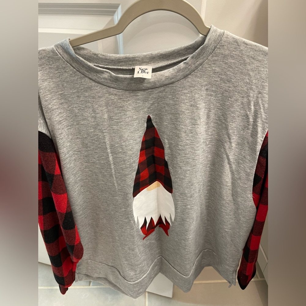 Sew in Love Gnome Christmas Lightweight Sweater NWOT